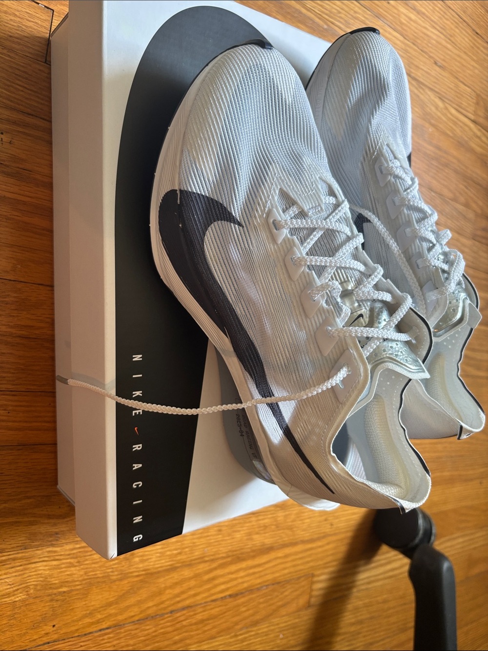 Nike unisex ZoomX Vaporfly Next%4 - white/black womens size 9 men’s size 7.5